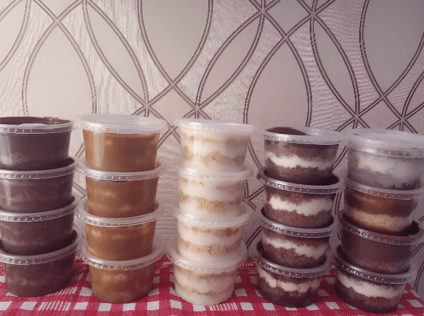 Bolo no Pote: Sensação, Doce de Leite com Abacaxi e Ninho com Frutas Vermelhas